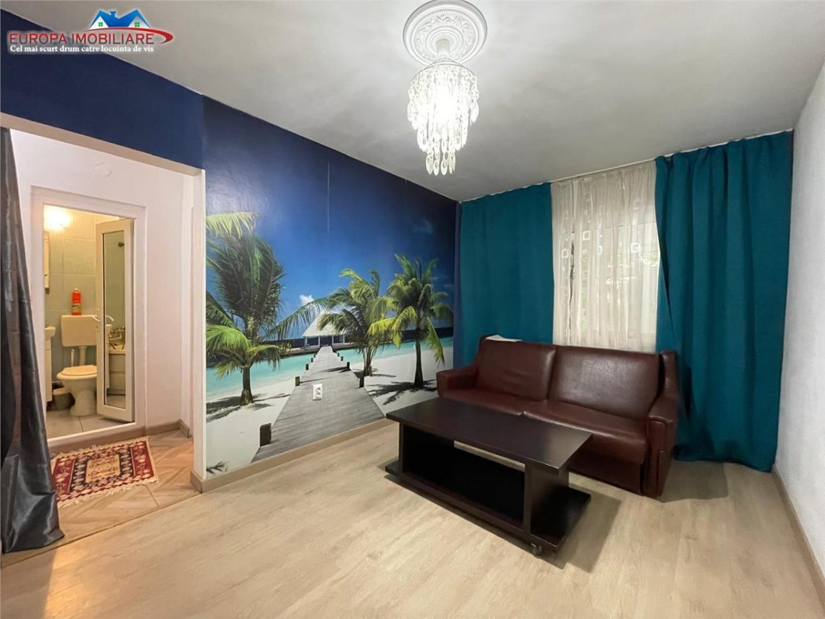 Apartament 3 camere de vanzare zona VEST Tulcea - 