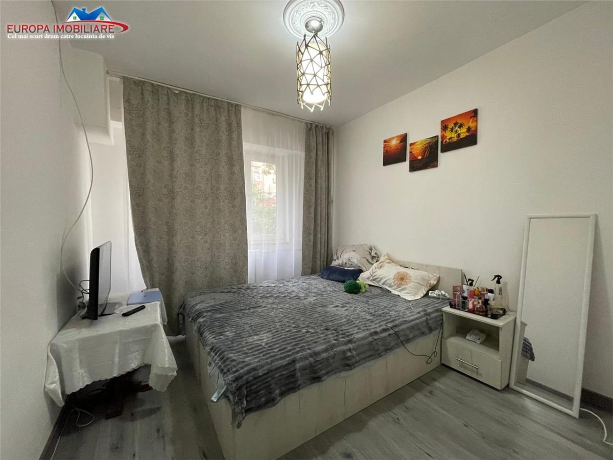 Apartament 3 camere de vanzare zona VEST Tulcea - foto 5