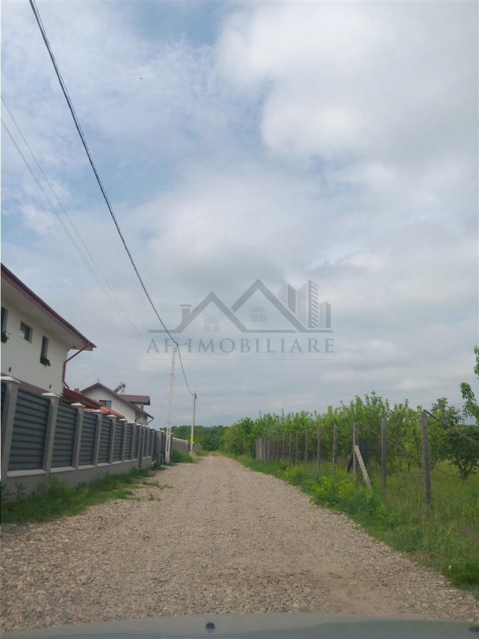 Valea Ursului aproape de padure 2 LOTURI de 600mp cu utilitati - foto 2