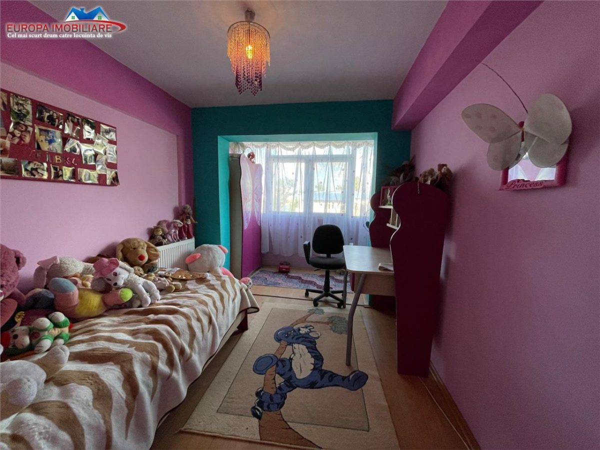 Apartament cu 4 camere de vanzare zona Vest -Tulcea - 