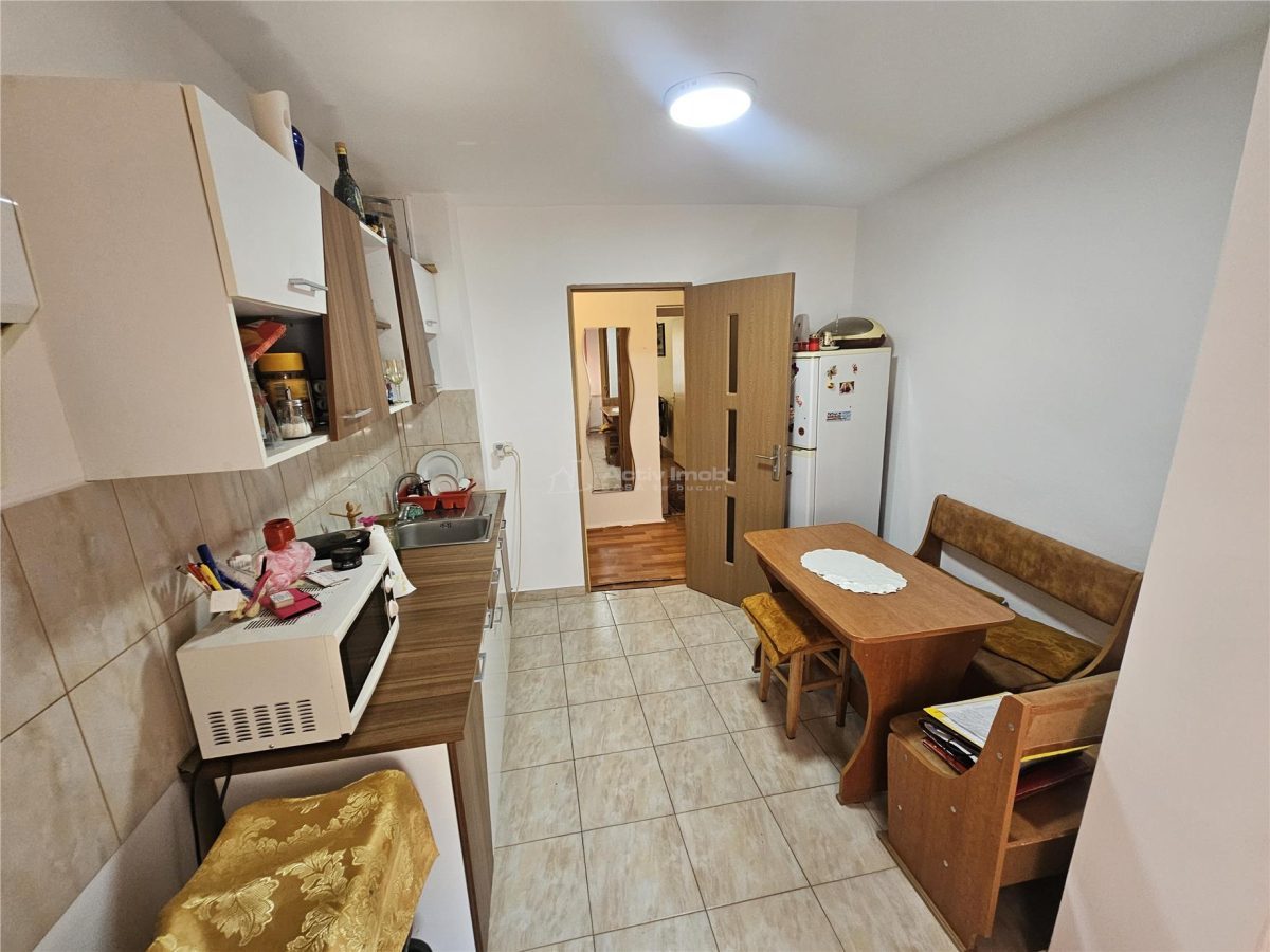 Resita, 3 Cam. Dec., Mobilat+Utilat, Parter Inalt, Micro 4 - foto 2