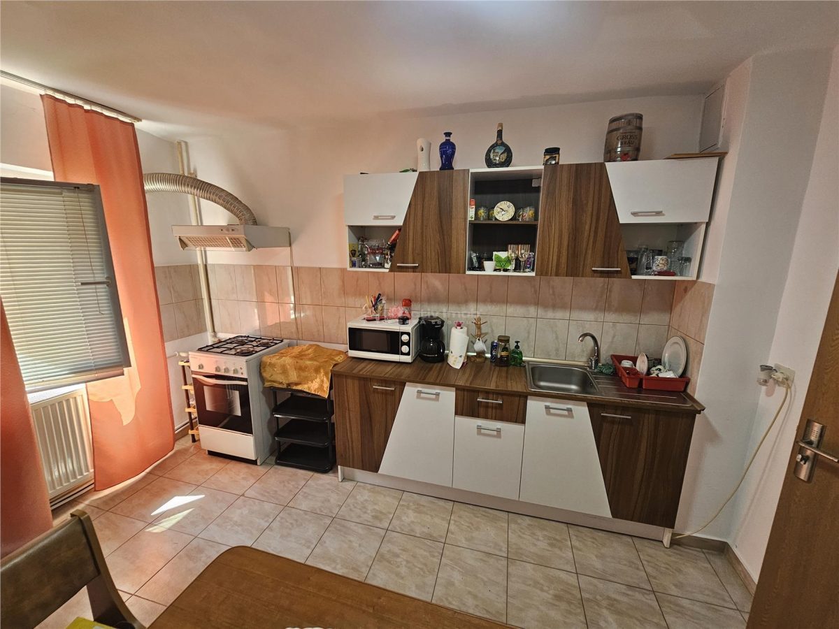 Resita, 3 Cam. Dec., Mobilat+Utilat, Parter Inalt, Micro 4 - foto 11