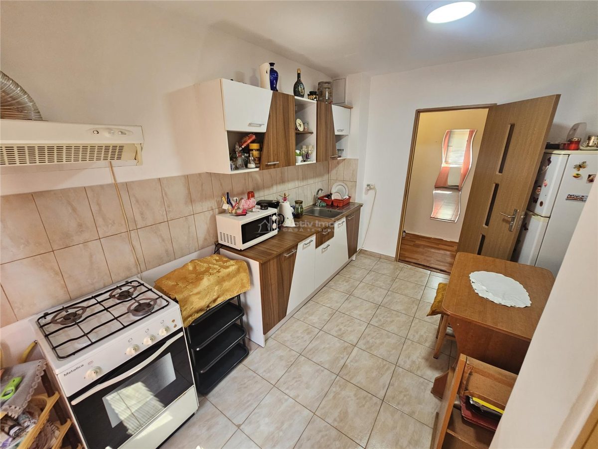 Resita, 3 Cam. Dec., Mobilat+Utilat, Parter Inalt, Micro 4 - foto 12