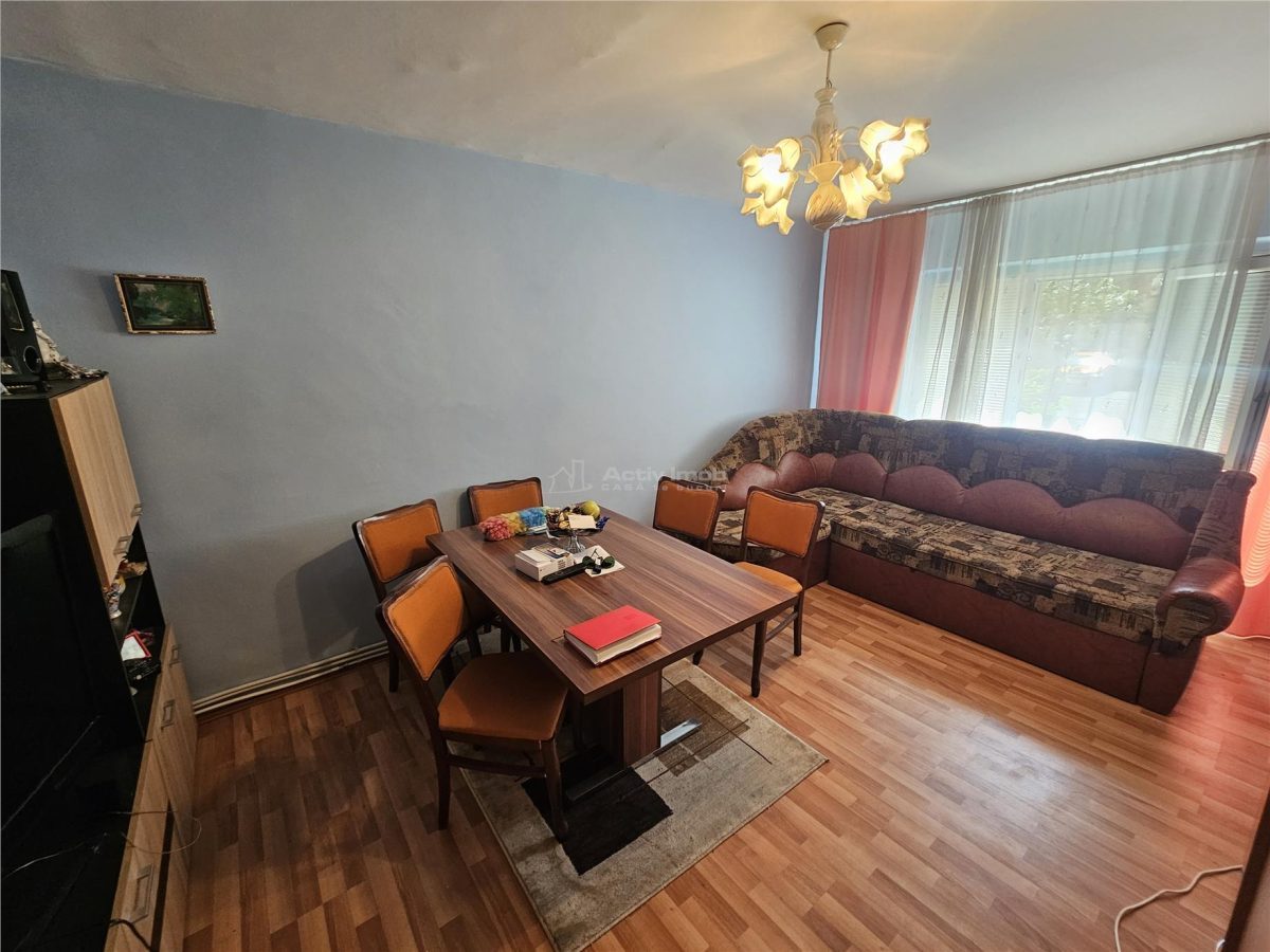 Resita, 3 Cam. Dec., Mobilat+Utilat, Parter Inalt, Micro 4 - foto 15