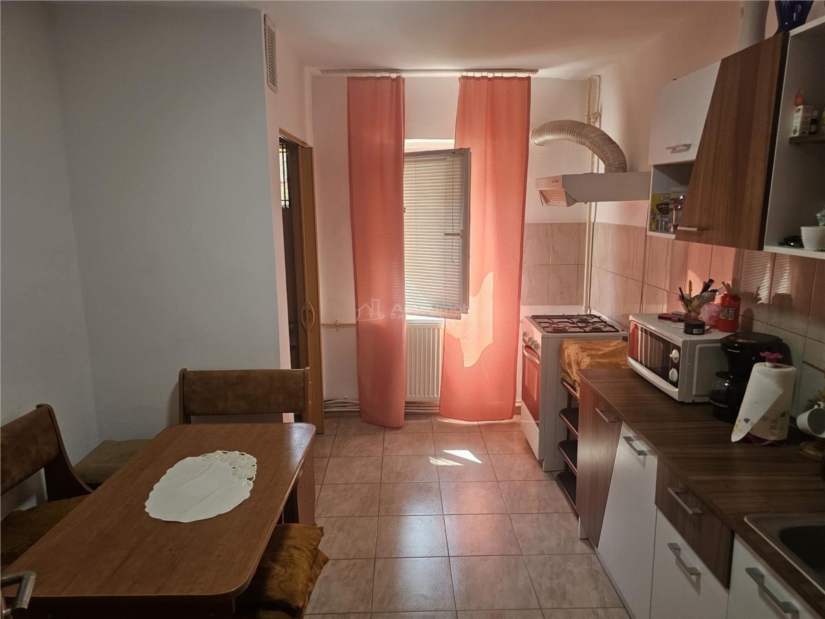 Resita, 3 Cam. Dec., Mobilat+Utilat, Parter Inalt, Micro 4 - foto 23