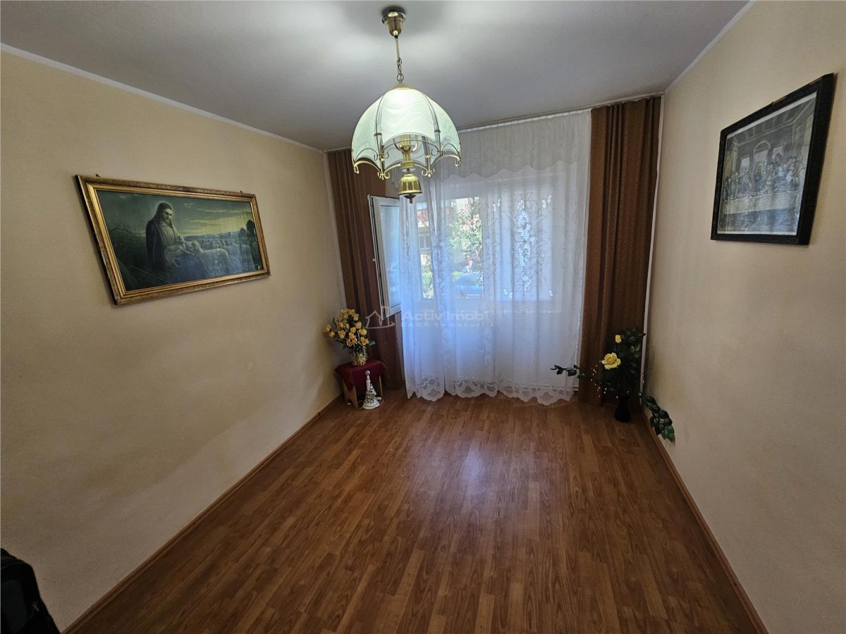 Resita, 3 Cam. Dec., Mobilat+Utilat, Parter Inalt, Micro 4 - foto 5