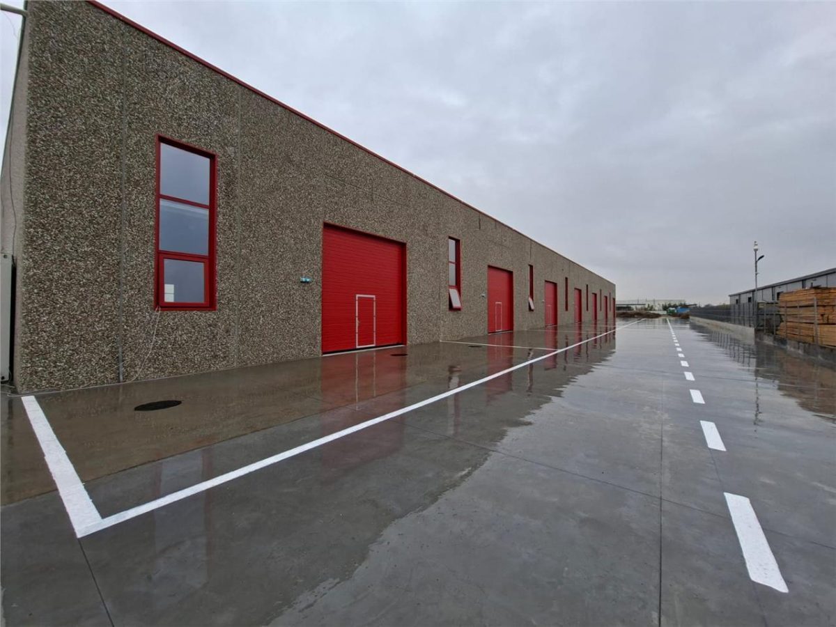 Hala din beton, 3600 mp, ISU, 12 porti TIR, unica in jud. IF - foto 3