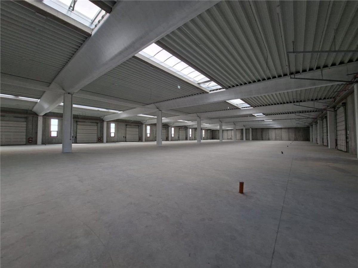 Hala din beton, 3600 mp, ISU, 12 porti TIR, unica in jud. IF - foto 5