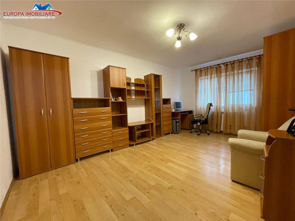 Apartament 3 camere de vanzare zona C5 Tulcea - 