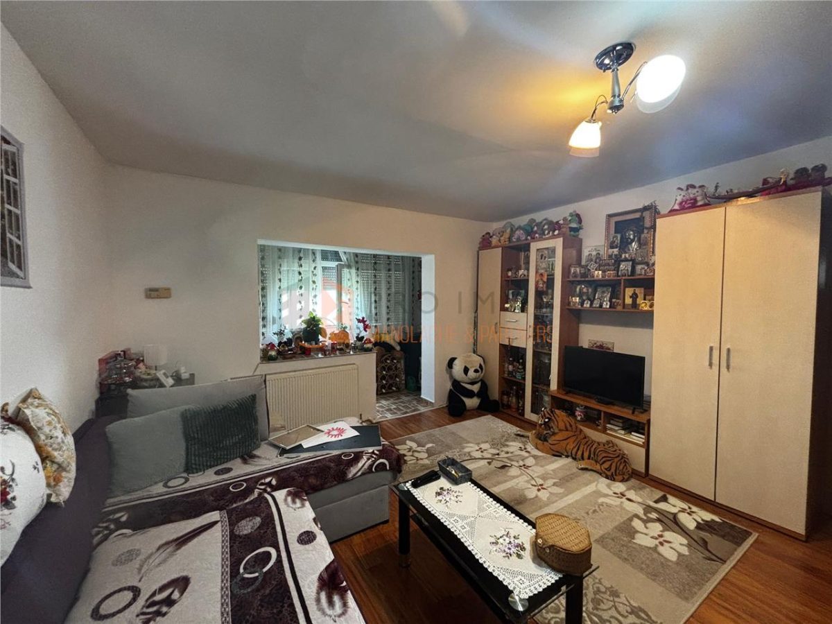 Apartament 2 camere confort  1 semidecomandat  zona Crang - 