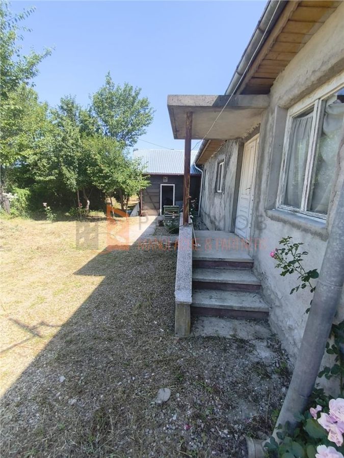 Casa si teren generos zona Ojasca - 