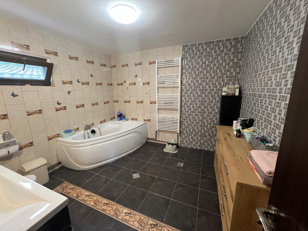 Caransebes, Casa la Cheie P+E+M, Zona ACR - foto 16