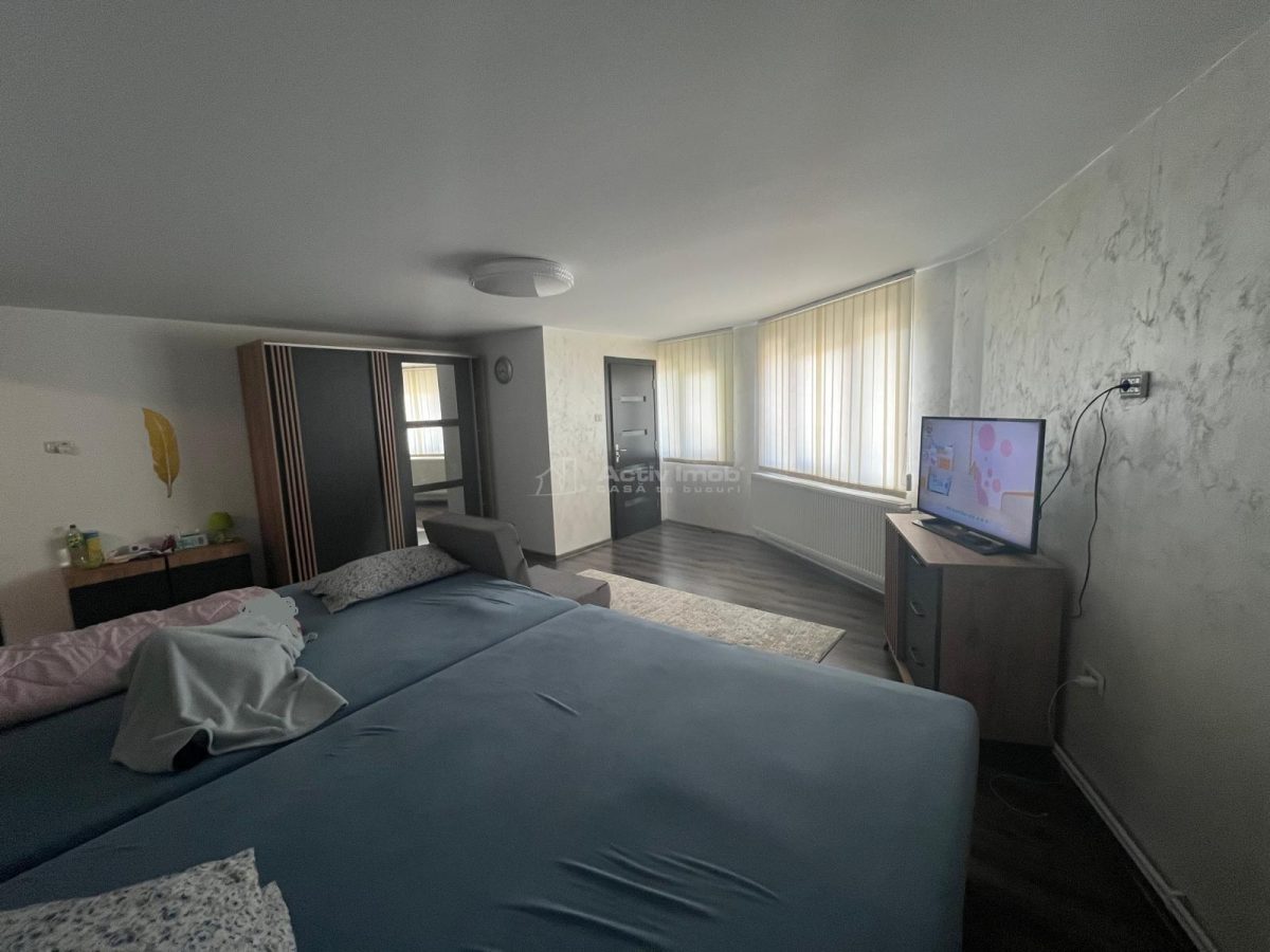 Caransebes, Casa la Cheie P+E+M, Zona ACR - foto 5