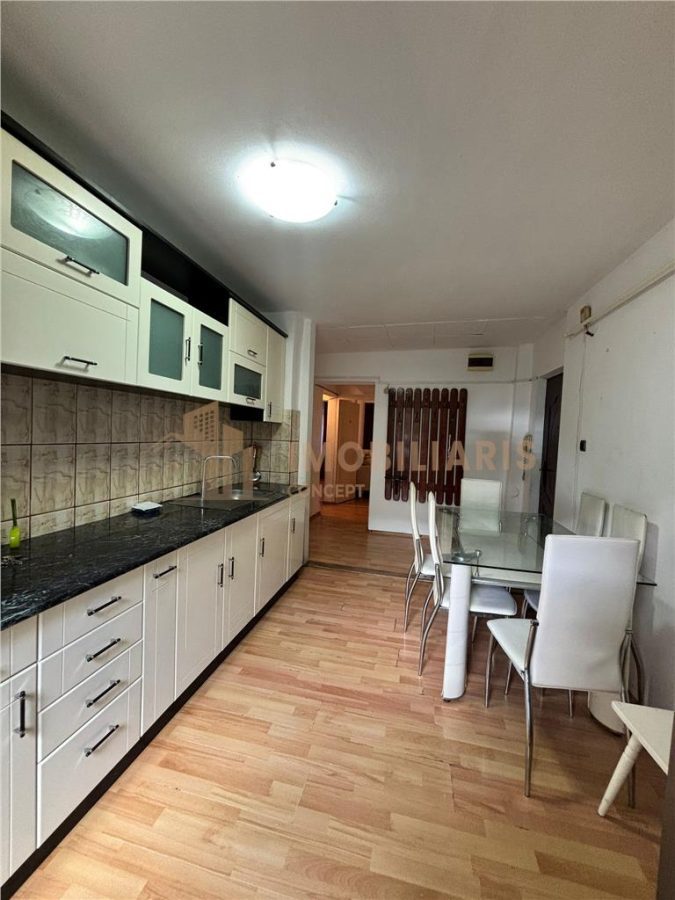 Apartament 3 camere zona Petru Rares - 