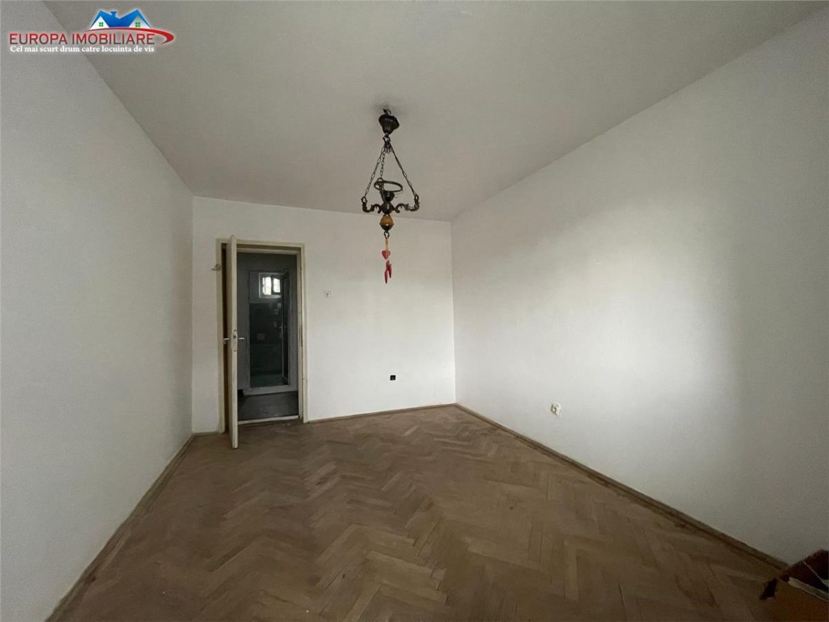 Apartament cu 2 camere de vanzare zona centrala Tulcea - foto 3
