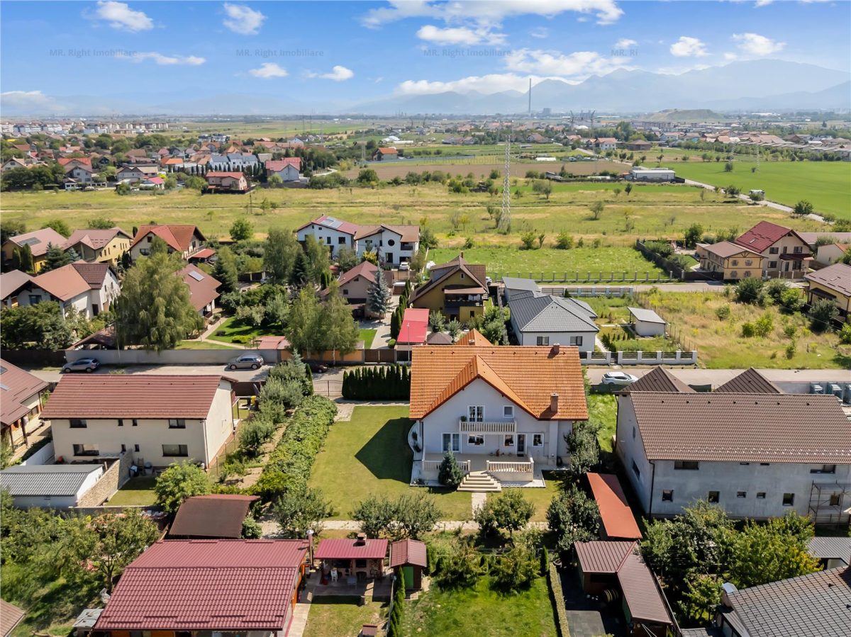 Vila / Casa superba cu 5 camere zona | 1032 mp teren |  Sanpetru Brasov - foto 14