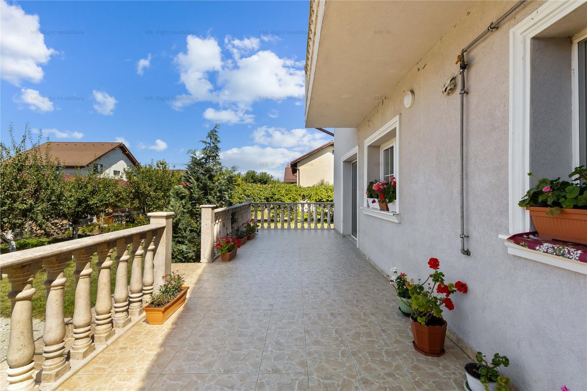 Vila / Casa superba cu 5 camere zona | 1032 mp teren |  Sanpetru Brasov - foto 9