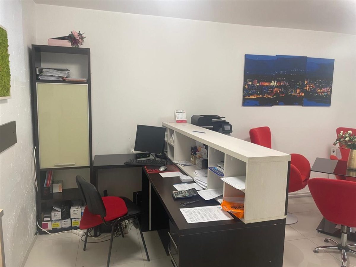 Spațiu comercial zona centrala Bacău - foto 4