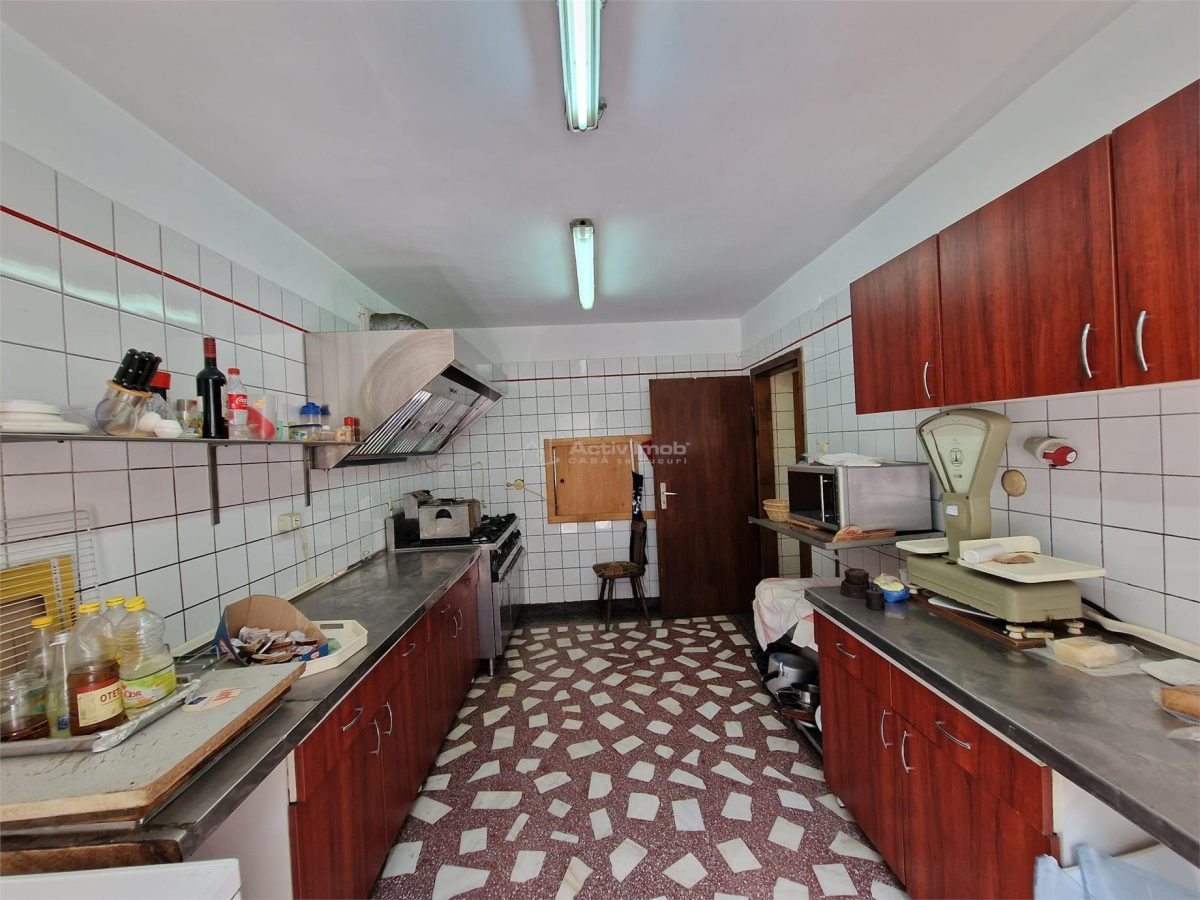 Resita Vila si Pensiune P+2+Mansd.827 Mp.Comision ZERO Cumparator - foto 13