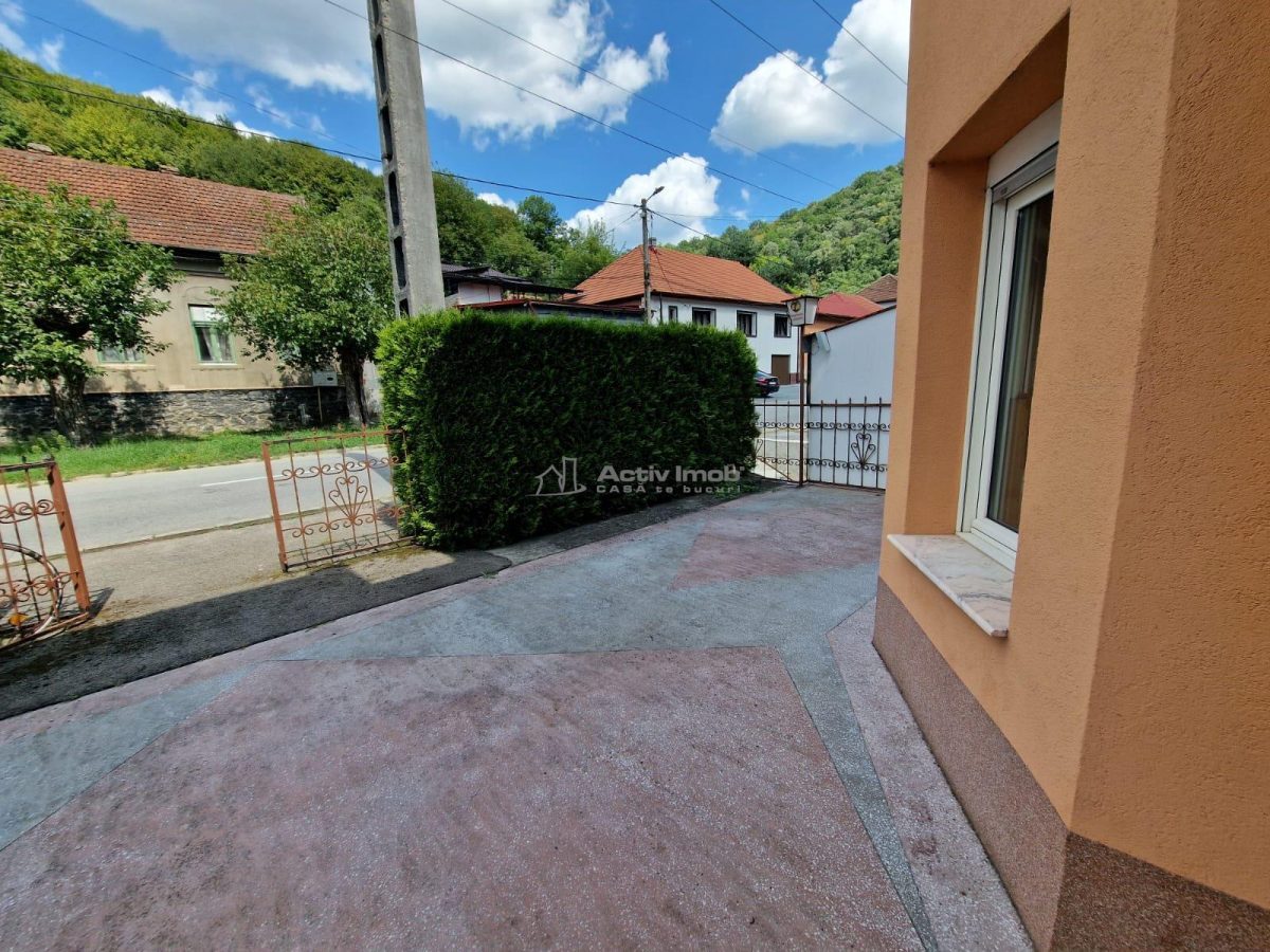 Resita Vila si Pensiune P+2+Mansd.827 Mp.Comision ZERO Cumparator - foto 14