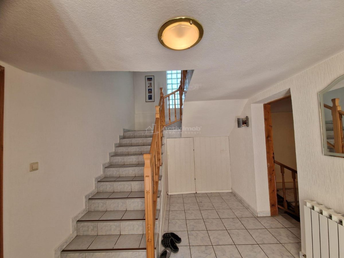 Resita Vila si Pensiune P+2+Mansd.827 Mp.Comision ZERO Cumparator - foto 16