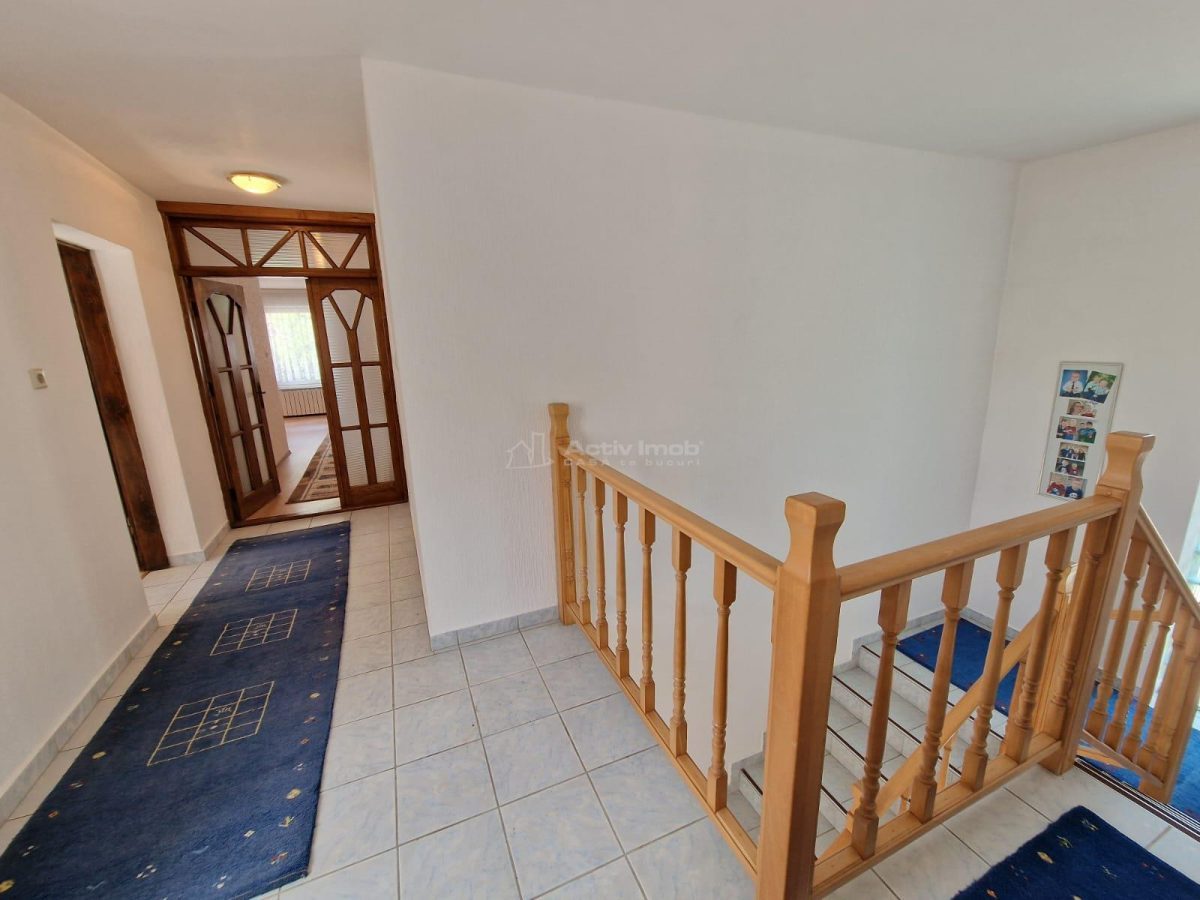 Resita Vila si Pensiune P+2+Mansd.827 Mp.Comision ZERO Cumparator - foto 8