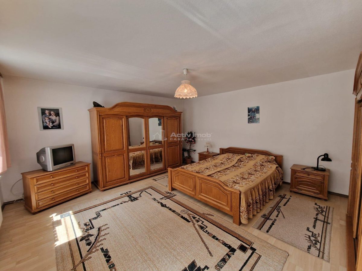 Resita Vila si Pensiune P+2+Mansd.827 Mp.Comision ZERO Cumparator - foto 9