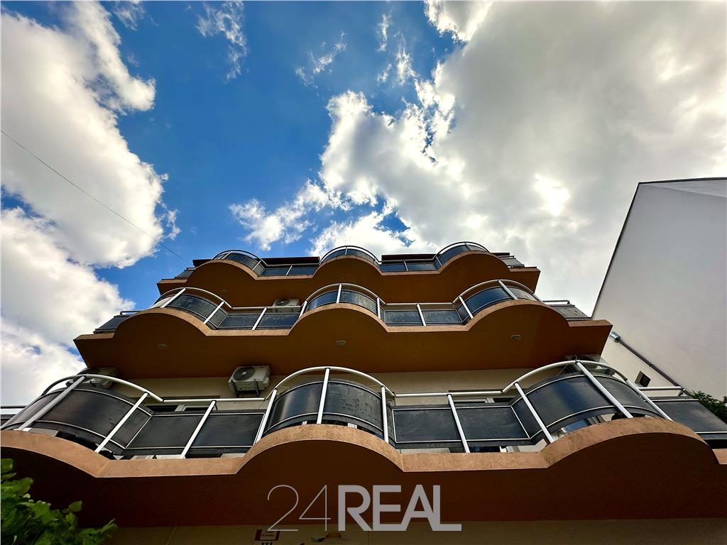 Vanzare Cladire Multifunctionala 783mp Mamaia Nord - Pensiune la Cheie - 