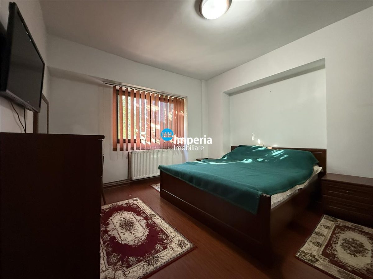 Inchiriez apartament 3 camere, decomandat, Zona Nicolina - Podu Ros - foto 3