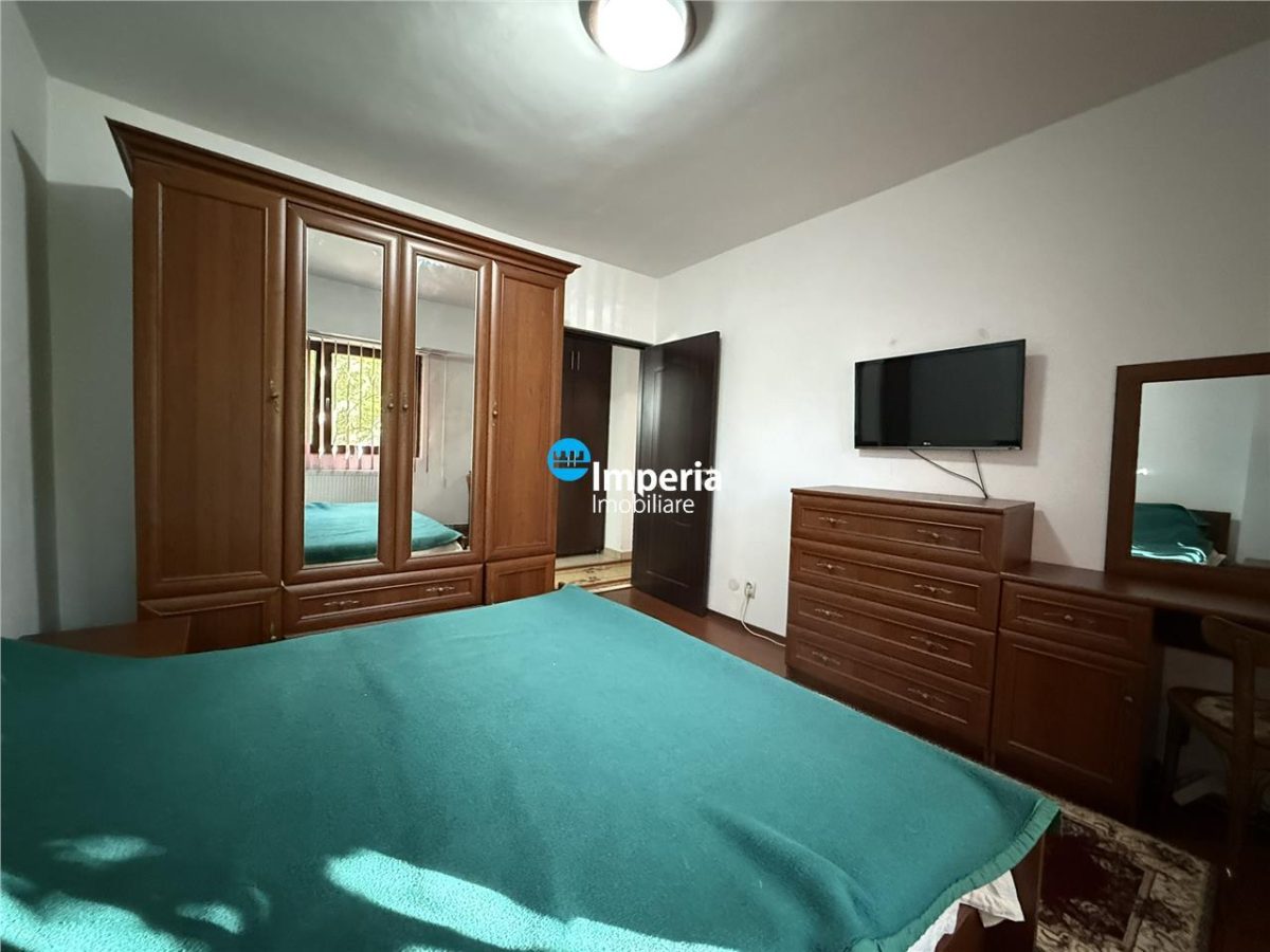 Inchiriez apartament 3 camere, decomandat, Zona Nicolina - Podu Ros - foto 4