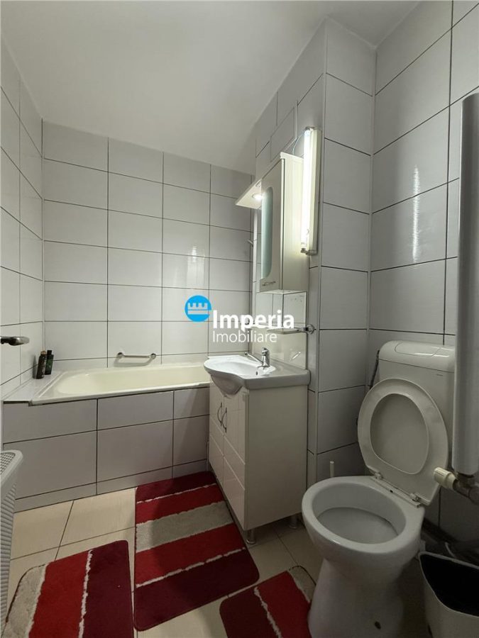 Inchiriez apartament 3 camere, decomandat, Zona Nicolina - Podu Ros - foto 7