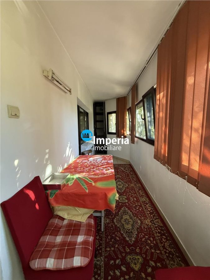 Inchiriez apartament 3 camere, decomandat, Zona Nicolina - Podu Ros - foto 9