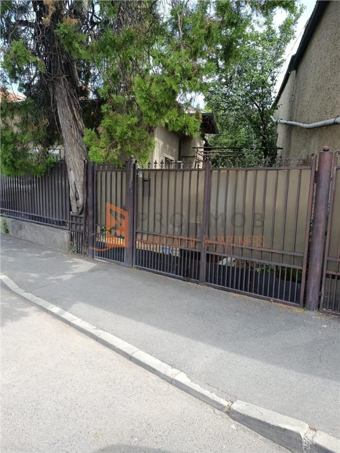 Casa tip parter zona Centru - 