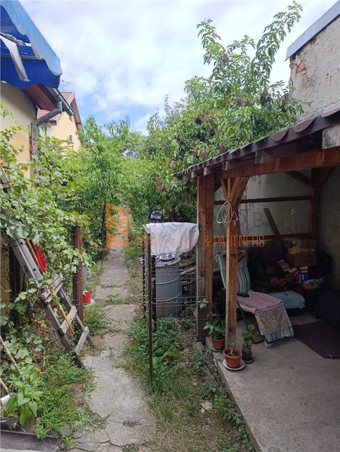 Casa tip parter zona Centru - foto 12