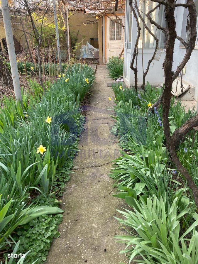 CASA DE VANZARE zona Eroii Revolitiei - 