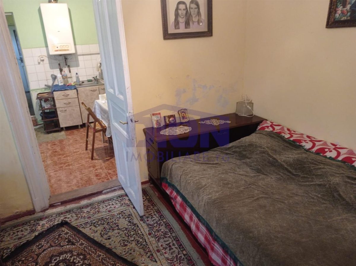 CASA DE VANZARE zona Eroii Revolitiei - foto 5