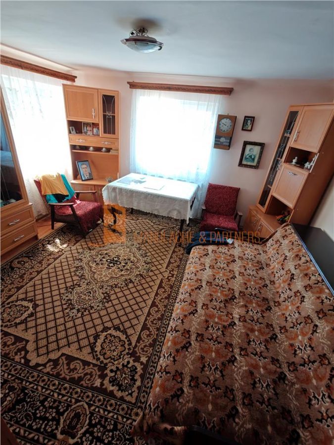 Casa tip parter si teren 1750 mp in zona Transilvaniei - 