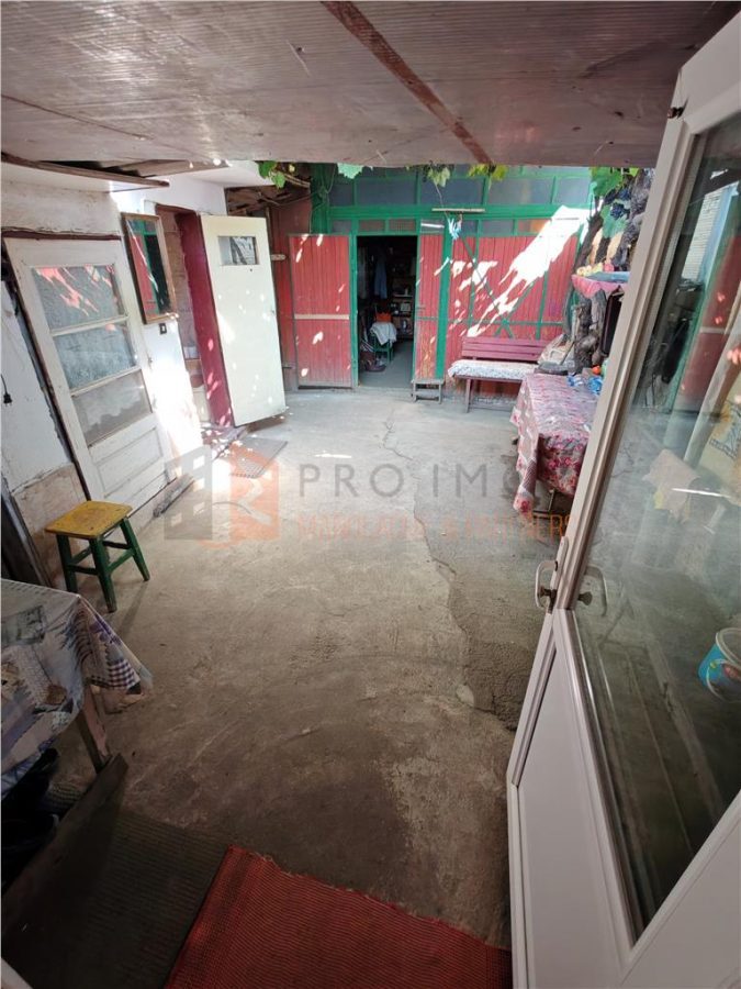 Casa tip parter si teren 1750 mp in zona Transilvaniei - foto 13