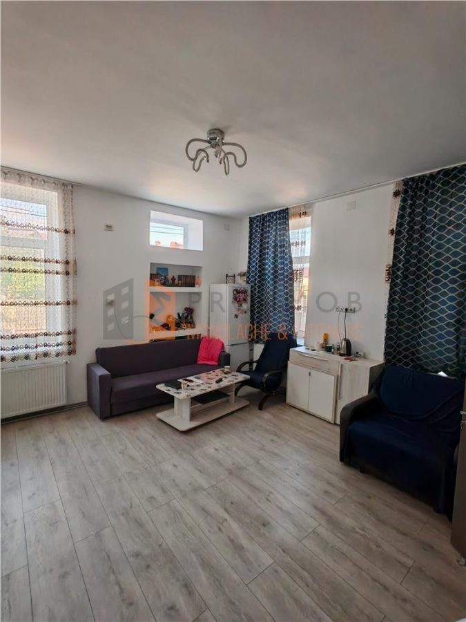 EXCLUSIVITATE! Casa spatioasa + teren in centrul Buzaului - foto 3