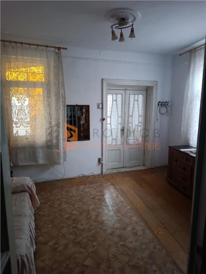 EXCLUSIVITATE! Casa spatioasa + teren in centrul Buzaului - foto 8