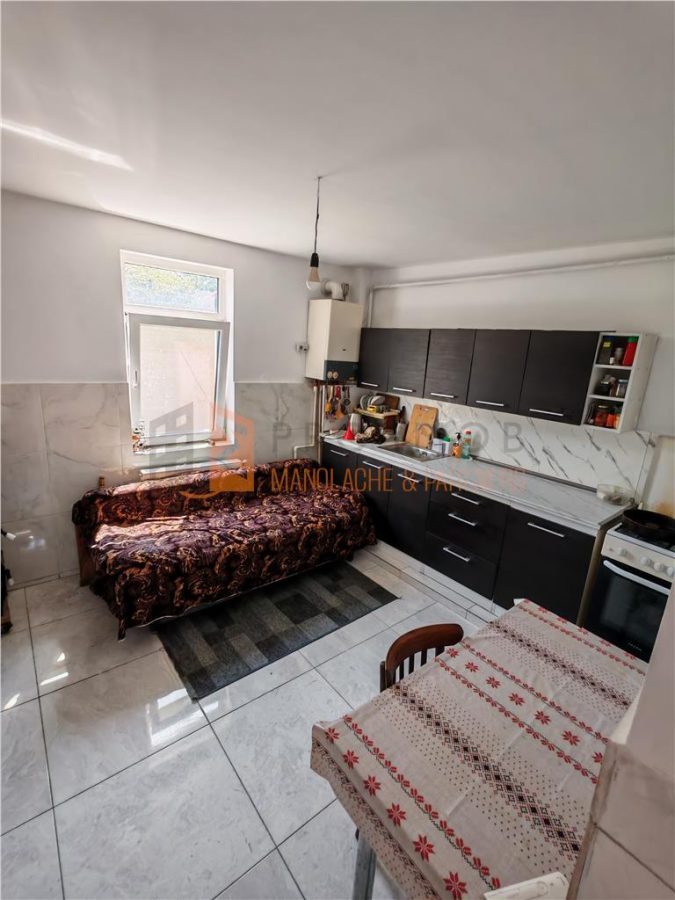 EXCLUSIVITATE! Casa spatioasa + teren in centrul Buzaului - foto 9