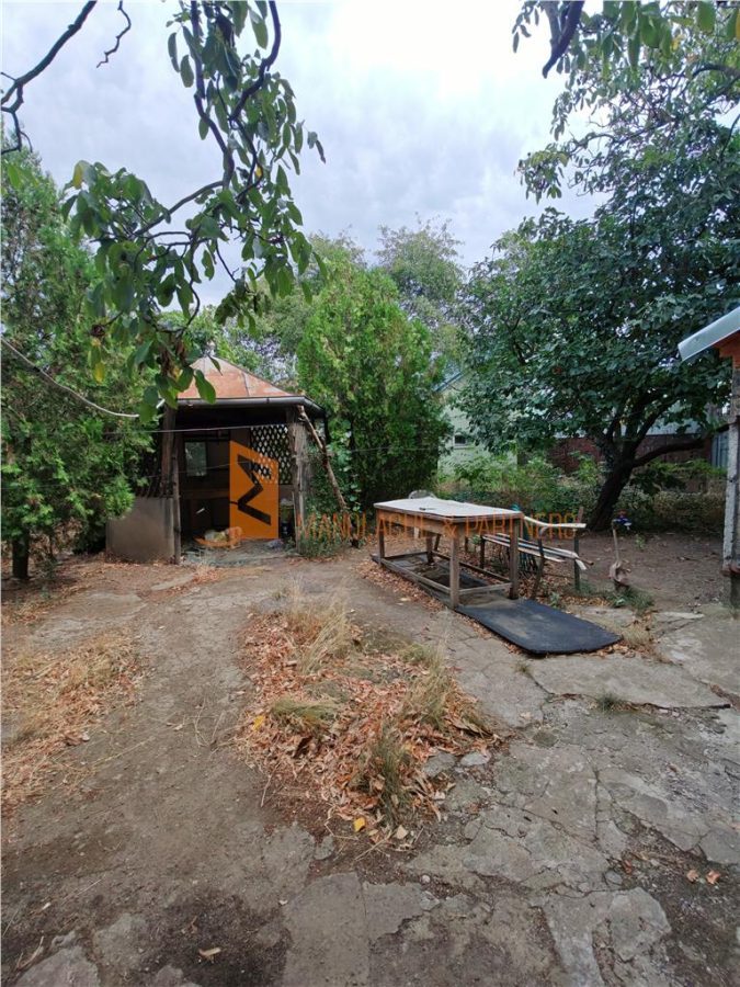 Casa de vanzare si teren 708 mp in zona Victoriei - foto 11