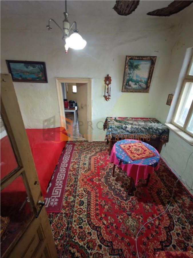 Casa de vanzare si teren 708 mp in zona Victoriei - foto 4