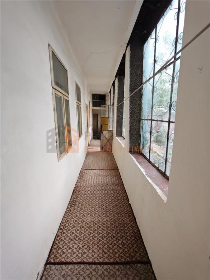 Casa de vanzare si teren 708 mp in zona Victoriei - foto 6