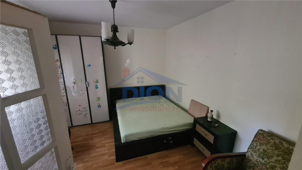 In Calarasi  - Central -Casa si teren  pe strada Grivita - foto 2