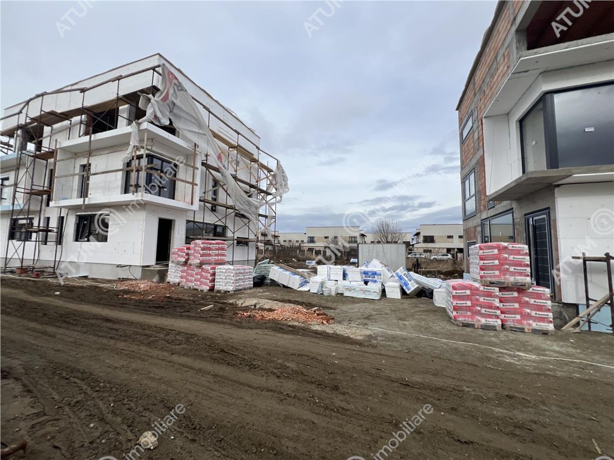 Casa intabulata cu 4 camere 3 bai si teren de 214 mp zona Triajului - foto 2