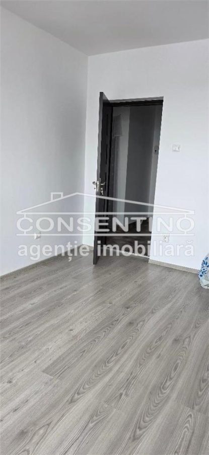 Se vinde imobil cu 2 camere , bdul N. Balcescu , liber , decomandat - foto 2