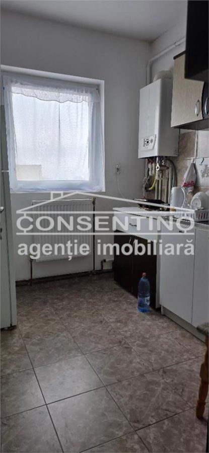 Se vinde imobil cu 2 camere , bdul N. Balcescu , liber , decomandat - foto 6