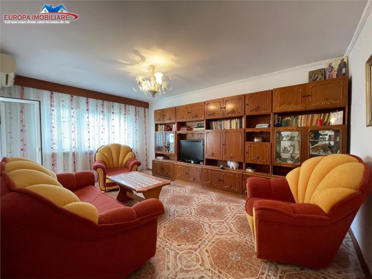 Apartament 3 camere de vanzare zona E3 -Tulcea - foto 2