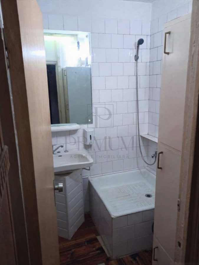 LIPOVEI - 3 CAM - DECOMANDAT - 2 BAI - 2 BALCOANE - CENTRALA- - foto 7